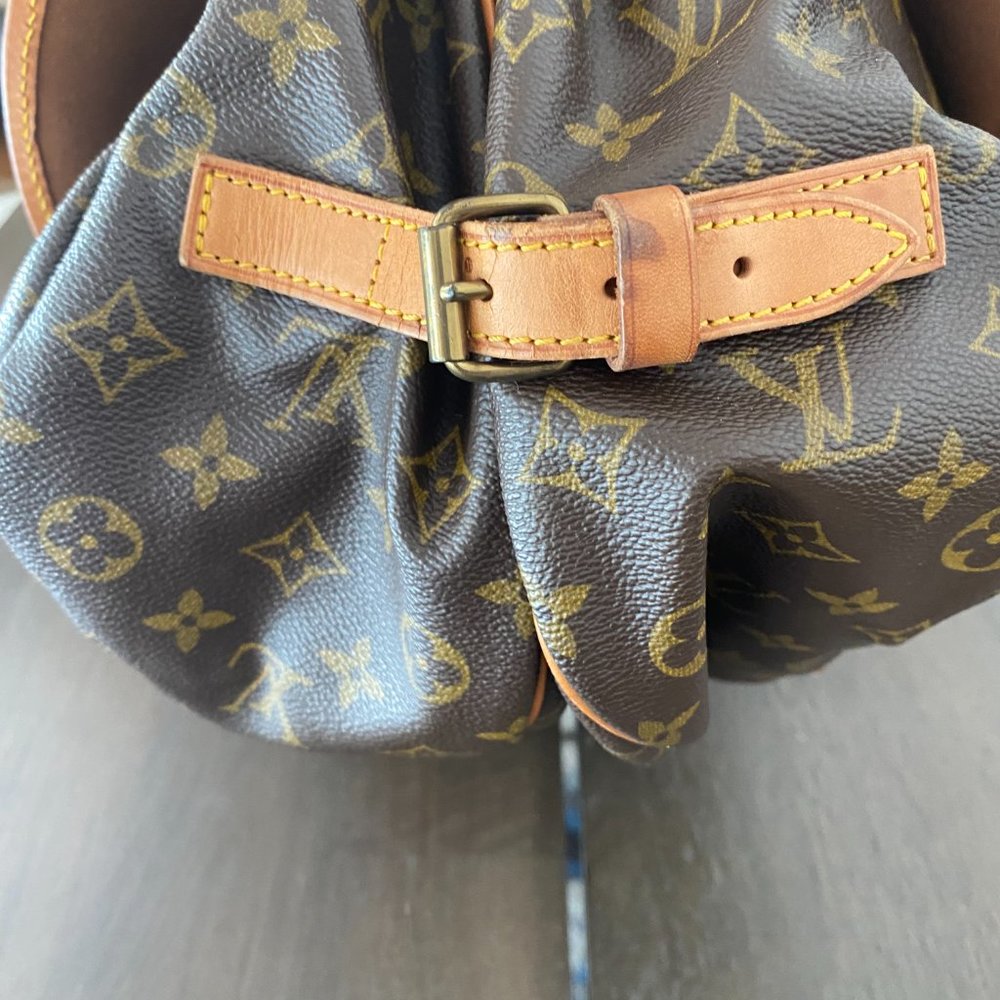 LOUIS VUITTON Saumur 35 Crossbody Messenger Handbag - Picture 7 of 15